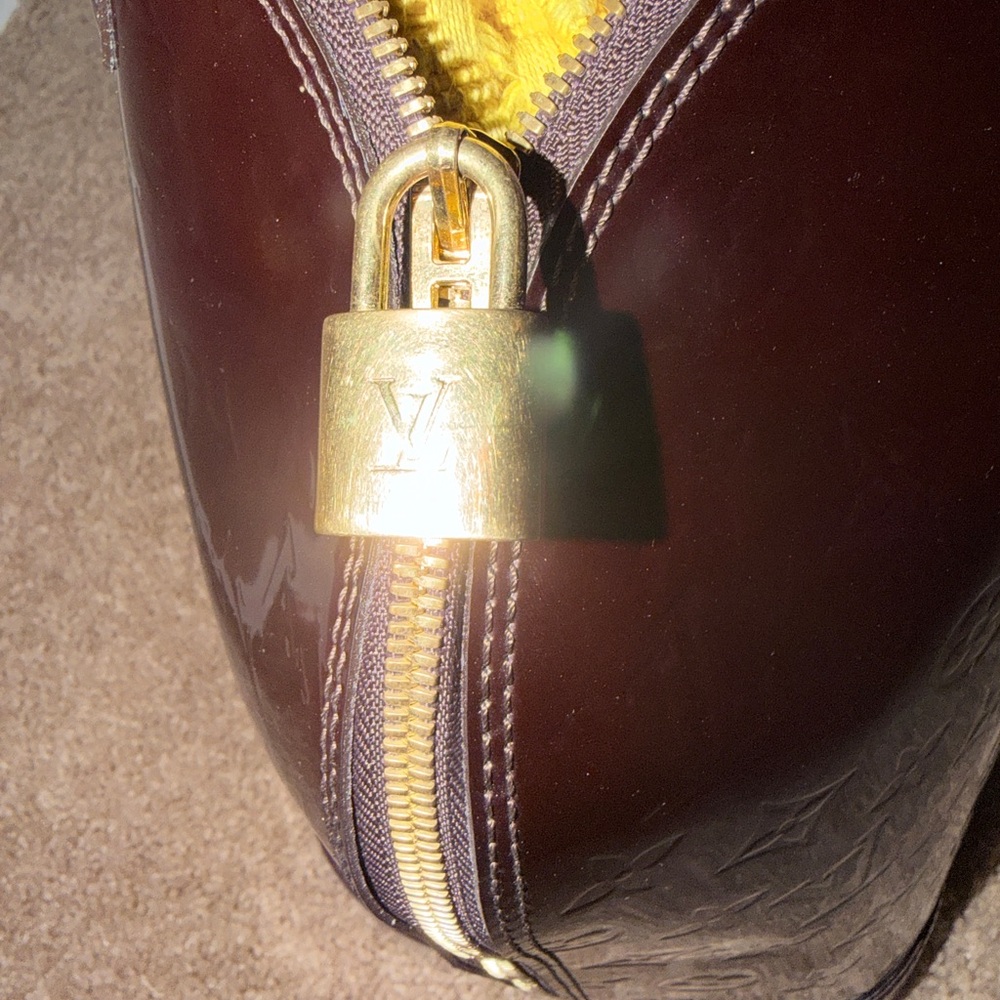 Authentic Louis Vuitton amarante vernis Alma GM - Picture 4 of 12